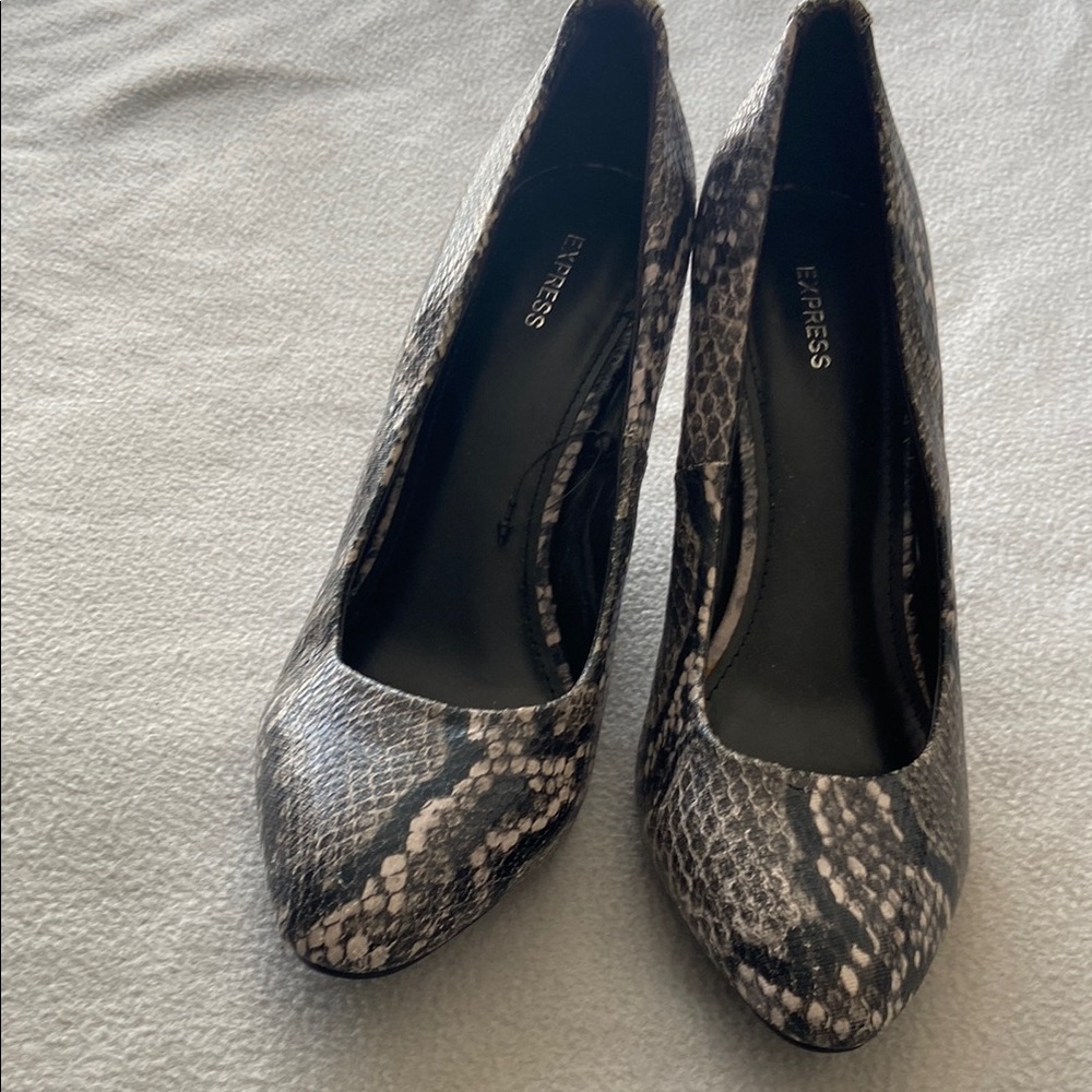 Express Snakeskin Pattern Women's Pumps